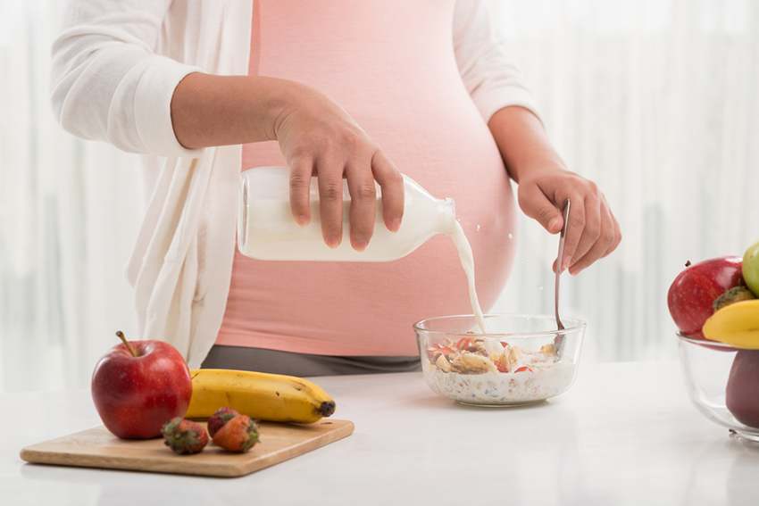 4 cách uống sữa giúp &quot;vào con không vào mẹ&quot;, thai nhi khỏe mạnh, mẹ bầu ít tăng cân - Ảnh 1.