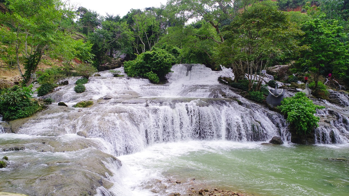 Đưa gia đình tới Lạng Sơn, nơi có dòng sông chảy ngược và vườn hồng đang vào vụ - Ảnh 4.