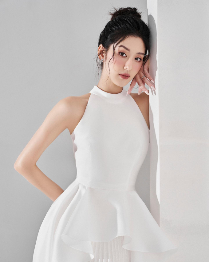 So kè 2 &quot;nữ hoàng&quot; lookbook miền Bắc: Quỳnh Lương mua 2 cái nhà/năm, Ngọc Ánh chinh chiến The New Mentor - Ảnh 5.