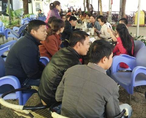 Đắk Lắk: Lương bèo bọt, giáo viên hợp đồng đi bán cháo nuôi nghề 1