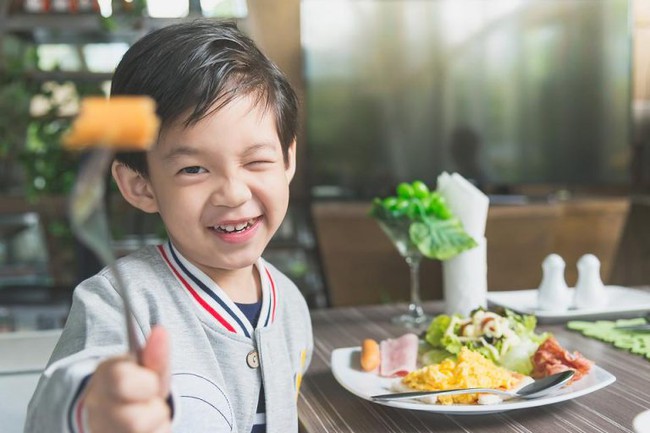 Vượt trội so với bạn bè cùng trang lứa nhờ mẹ chú trọng 6 dưỡng chất &quot;vàng&quot; này - Ảnh 2.