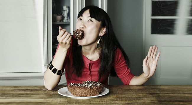 Ăn quá nhiều đường có thể gây hại cho làn da thế nào? - Ảnh 1.