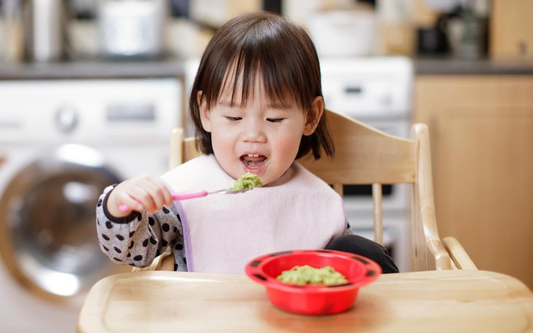 Dịp nghỉ lễ trẻ ăn uống thất thường ảnh hưởng đến sức khỏe, cha mẹ nên áp dụng 4 nguyên tắc cân bằng dinh dưỡng này - Ảnh 1.
