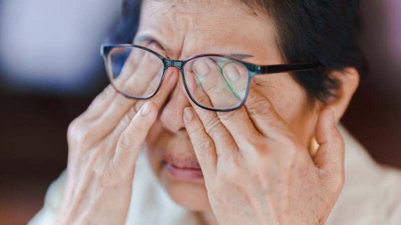 Đột quỵ mắt là gì? Dấu hiệu, nguyên nhân và cách phòng ngừa - Ảnh 2.