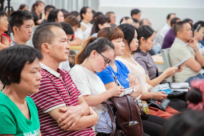 Bà mẹ ở Hà Nội kể chuyện bi hài: Cô giáo làm &quot;vòng quay&quot; để chọn cha mẹ vào Ban phụ huynh, trúng ai thì phải nhận, cấm chối từ! - Ảnh 1.