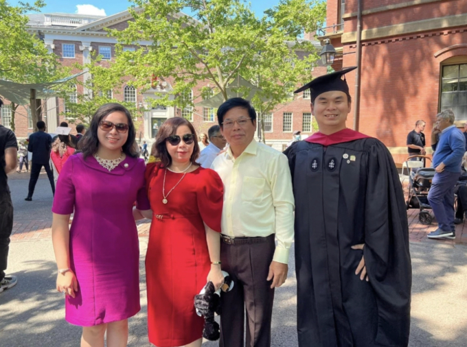 5 bí quyết của ông bố Việt giúp 2 con đỗ Thạc sĩ Harvard: Không biến trẻ thành &quot;gà công nghiệp&quot;, trước 18 tuổi nhất định phải làm điều này - Ảnh 2.