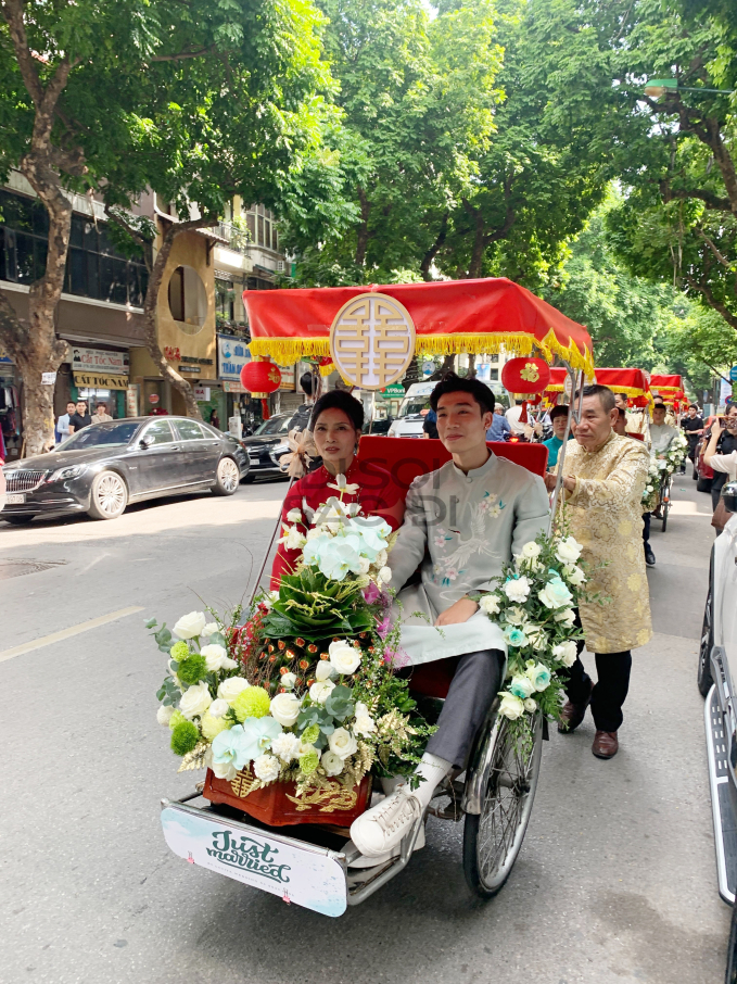 Hai bà sui nhà Đoàn Văn Hậu và Doãn Hải My ôm nhau cười rạng rỡ, mẹ chú rể có chia sẻ đầu tiên trong ngày rước dâu - Ảnh 5.