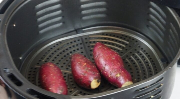 3 cách nướng khoai lang không cần than củi - Ảnh 1.