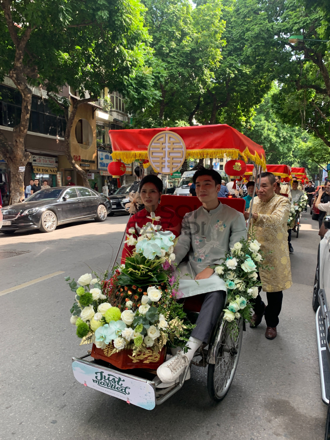 Thần thái hai bà thông gia nhà Đoàn Văn Hậu và Doãn Hải My gây ấn tượng trong ngày cưới của các con- Ảnh 1.