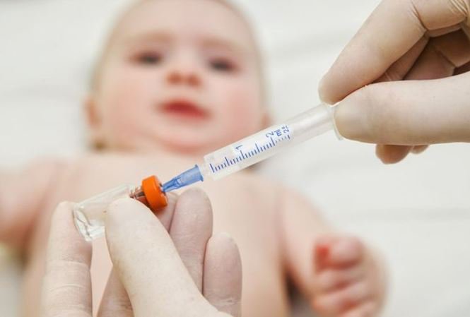 Khan hiếm vắc-xin viêm gan B cho trẻ sơ sinh ở bệnh viện, nhiều sản phụ đi đẻ &quot;lo chồng lo&quot; - Ảnh 1.