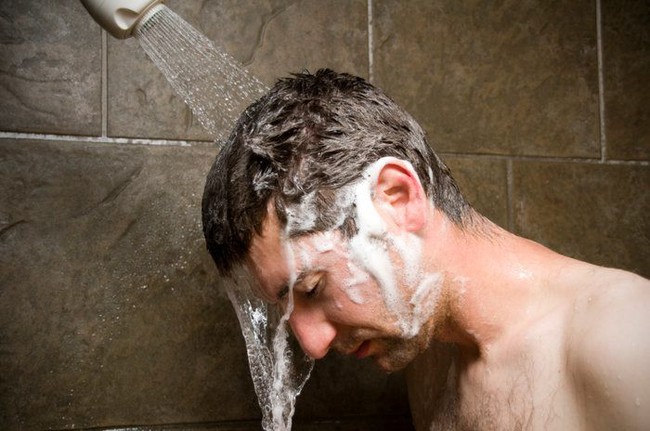 Một kiểu tắm trong mùa đông được rất nhiều người thích nhưng lại có hại cho da, tóc và cả huyết áp - Ảnh 4.