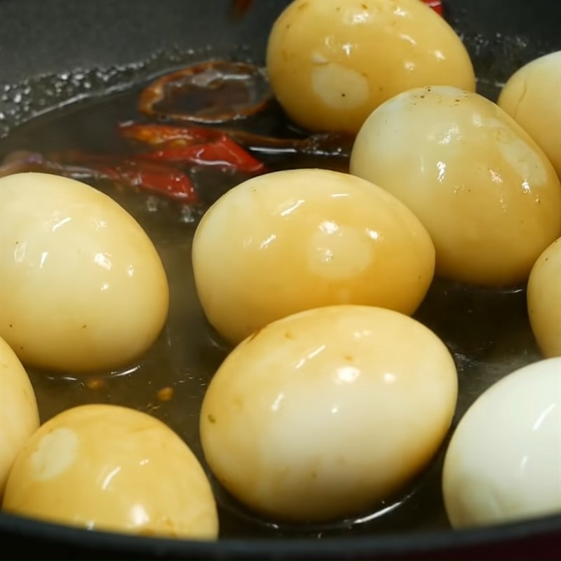 Mách bạn cách nấu trứng kho siêu đơn nhưng lại cực kỳ đưa cơm - Ảnh 6.