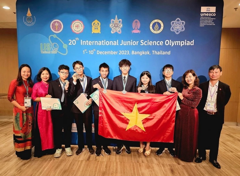 Nam sinh Hà Nội đạt giải cao nhất tại Olympic khoa học trẻ quốc tế có bảng thành tích học tập &quot;gây sốc&quot; ra sao? - Ảnh 1.