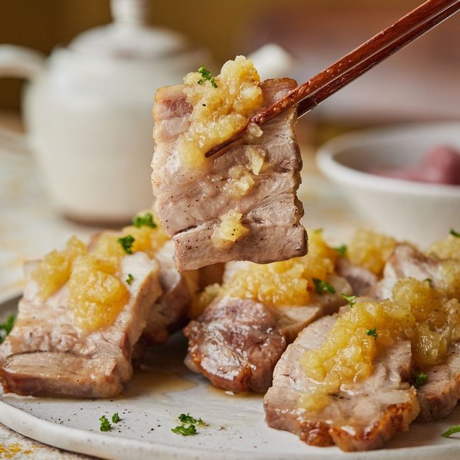 Bữa cơm mùa đông làm món thịt ba chỉ sốt tỏi vừa dễ, ăn lại ngon đậm đà và thơm nức - Ảnh 7.